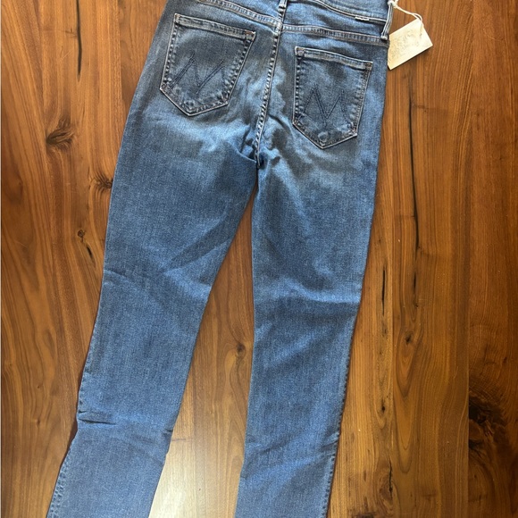 MOTHER | The Mid Rise Dazzler Ankle Fray | 27 - Picture 3 of 7